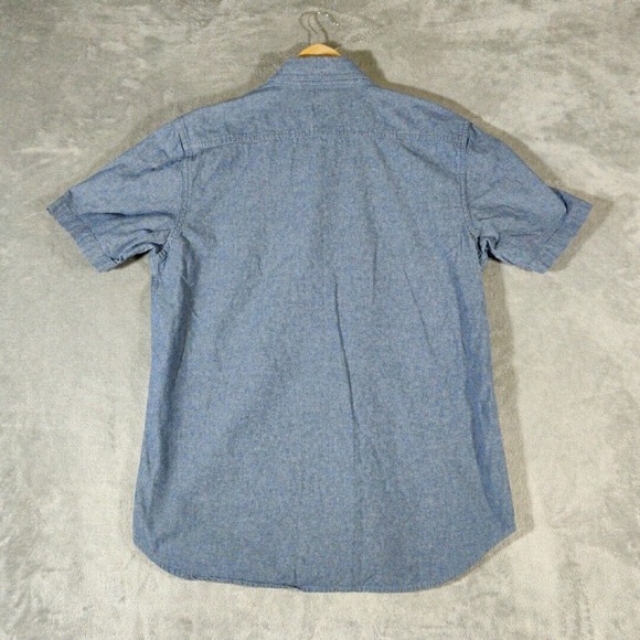 Old Navy Shirt Mens‎ Medium Blue Classic Fit Chambray Short Sleeve Button Up - Picture 3 of 7